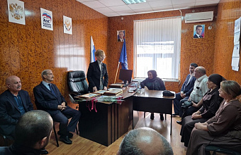 Асият Алиева поздравила с профессиональным праздником учителей Дербентского района