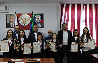 Глава Буйнакска поздравил юных каратистов с триумфом на соревнованиях СКФО