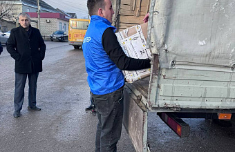 Более 250 посылок с гуманитарной помощью отправили из Сулейман-Стальского района в зону СВО