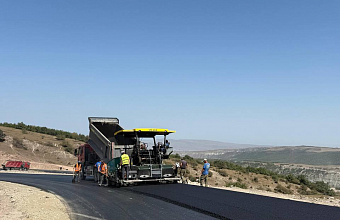 В Буйнакском районе ремонтируют участок дороги, ведущей на самую популярную туристическую локацию