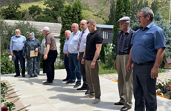 Депутат Госдумы Артем Бичаев посетил Шамильский район