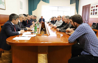 Депутат Госдумы Нурбаганд Нурбагандов выслушал обращения дагестанцев