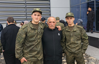 Трое каякентцев отправляются служить Родине