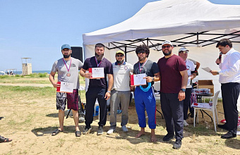 В Каспийске прошел открытый чемпионат по метанию гири и ГТО