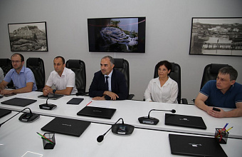 Юрий Гамзатов поздравил дагестанских выпускников с высокими баллами по информатике