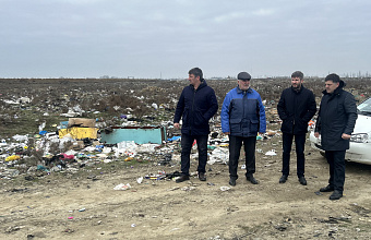 Руководство Тарумовского района проверило ход работ по уборке свалки в селе Кочубее