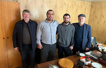 В Тляратинском районе провели встречу с участником СВО, который поедет в хадж по путевке от Сулеймана Керимова