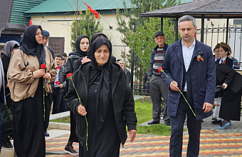 Память трех участников СВО увековечили в Ботлихском районе