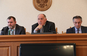 Абдулмуслим Абдулмуслимов провел встречу с главврачами в Минздраве Дагестана