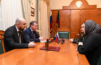 Заур Аскендеров передал госнаграды родственникам погибших при исполнении воинского долга военнослужащих