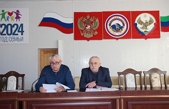 В Ахвахском районе прошло совещание с участием директоров и заведующих школ