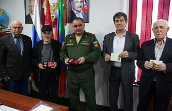 В Буйнакске отцу погибшего на СВО бойца передали госнаграды