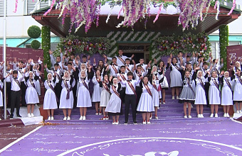 В школах Казбековского района прозвенел прощальный последний звонок