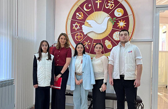 Молодогвардейцы Дербента поздравили работников учреждений культуры города