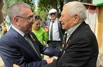 Юрий Левицкий поздравил c 80-летием Великой Победы Юрия Петрухина