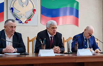 В Кумторкалинском районе обсудили рабочие вопросы по контрактной службе