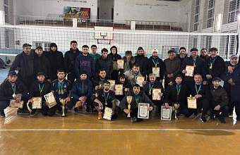 Волейбольный турнир ко Дню Конституции России провели в Тарумовском районе