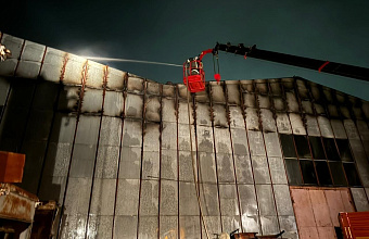 Огнеборцы потушили горящий ангар в Дагестане