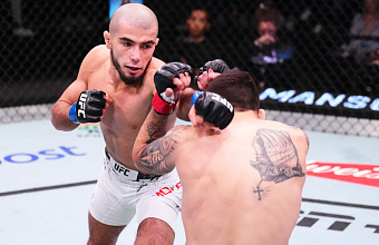 Мокаев победил в первом бою после ухода из UFC