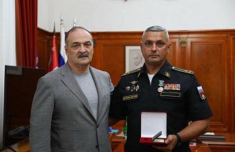 Офицер Каспийской флотилии награжден орденом «За заслуги перед Республикой Дагестан»