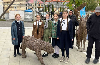 Выставка плетеных скульптур чувашского художника прошла на главной площади Гуниба