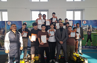 Республиканский турнир по гиревому спорту среди школьников состоялся в Сулейман-Стальском районе