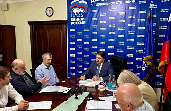 Депутат Госдумы РФ Джамаладин Гасанов выслушал обращения дагестанцев