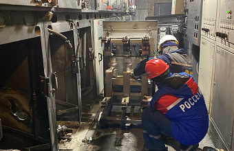 В Махачкале восстанавливают работу трансформатора, сбой в которой обесточил часть города