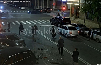 В Махачкале водитель иномарки устроил массовое ДТП и скрылся с места аварии