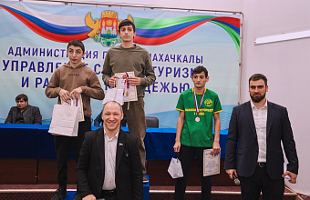 В Махачкале прошел турнир по армрестлингу среди детей с ОВЗ