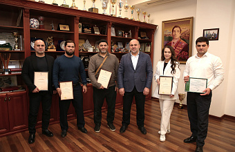 Специалистов антидопингового обеспечения отметили наградами в Минспорте РД