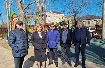 Депутаты от «Единой России» оценили качество завершенных работ по благоустройству сквера