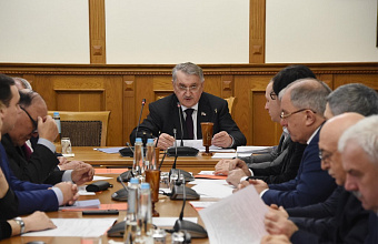 Комитет НС РД по здравоохранению, труду и соцполитике рассмотрел изменения в закон о ежемесячном пособии на ребенка