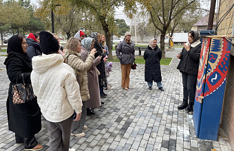 Экскурсия по арт-объектам «Связь поколений» прошла в Каспийске