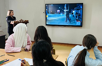 Единороссы Дербента обсудили со студентами роль отца в современной семье