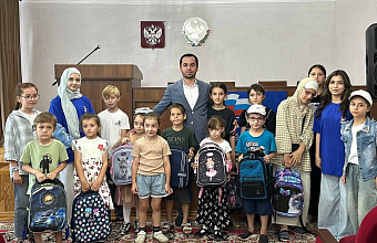«Единая Россия» в Дагестане продолжает акцию «Собери ребенка в школу»