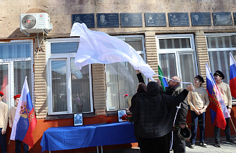 Мемориальные доски выпускникам открыли в школе №2 Буйнакска