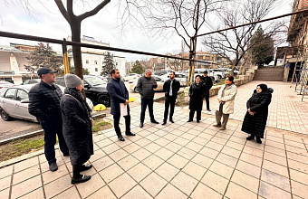 Жителям многоэтажки Махачкалы разъяснили порядок проведения капремонта раньше срока