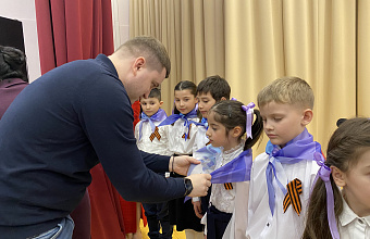 Артём Бичаев посвятил учеников махачкалинской школы в ряды «Орлят России»
