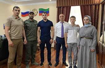 Участникам СВО вручили удостоверения в Сергокалинском районе