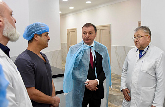 Заур Аскендеров встретился с известным российским отохирургом в рамках проекта «Десант добра»