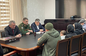 Глава Левашинского района вручил посмертные награды родным погибших участников СВО