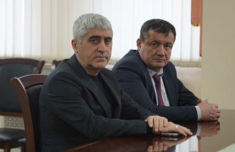 Депутат НС РД Джамалудин Нажмудинов провел рабочую встречу с ректором ДГИ