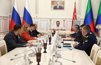 Сергей Меликов встретился с участниками второго потока программы «Время героев» Энвером Набиевым и Магомедом Валиховым