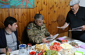 Глава Кайтагского района провел встречу с семьей участника СВО