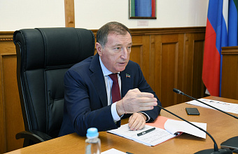 Заур Аскендеров провел заседание Президиума Народного Собрания РД