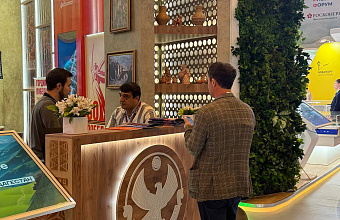 Посетители Кавказского инвестиционного форума активно знакомятся с дагестанским стендом