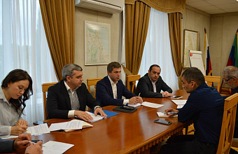 В Каякентском районе прошла встреча с министром промышленности и торговли РД