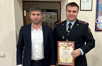 В Тарумовском районе сотрудников правопорядка поздравили с профессиональным праздником