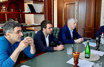 В порт Махачкалы завезена техника для будущего нового зернового терминала